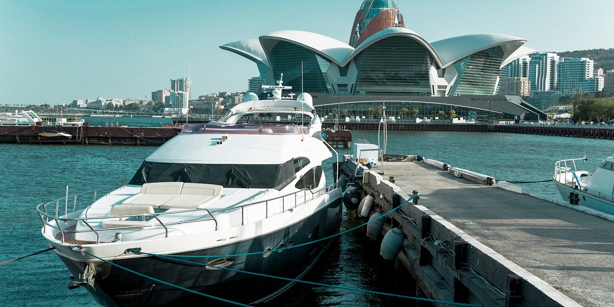 Продается моторная яхта PRINCESS 78 - у причала